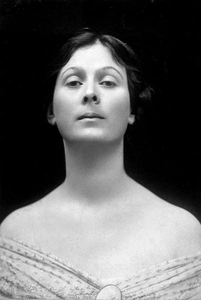 800px-isadora_duncan_portrait_cropped-7691796