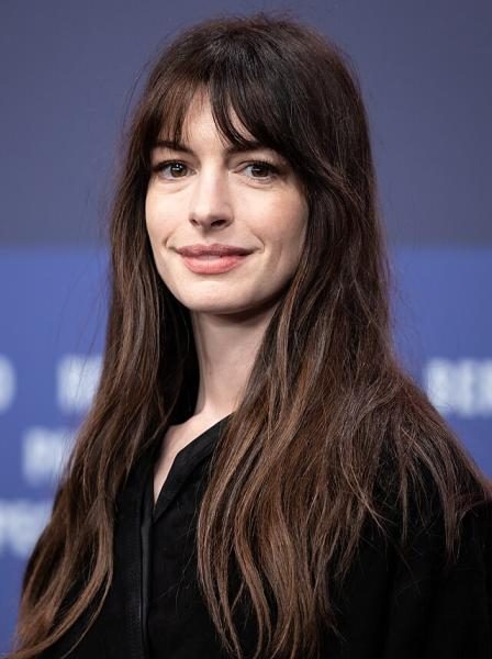 640px-anne_hathaway-68408_28cropped29-7445812