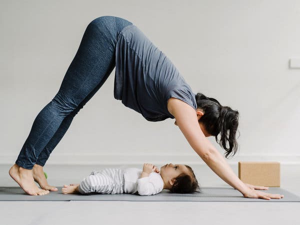 ¡Bienvenida al maravilloso mundo de la maternidad! Tras el largo y agotador viaje que suponen el embarazo y el parto, ha llegado el momento de centrarte en ti misma y en volver a ponerte en forma. Aunque es importante aceptar los cambios que ha experimentado tu cuerpo, es completamente normal querer recuperar la figura que tenías antes del embarazo. En este artículo, le proporcionaremos valiosos consejos dietéticos y ejercicios eficaces que le ayudarán a alcanzar sus objetivos.