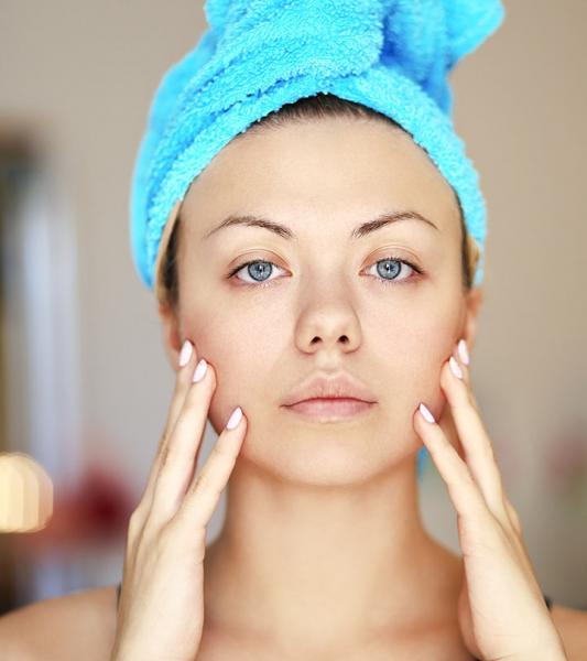 Cómo hidratar la piel del rostro en casa: 11 formas sencillas