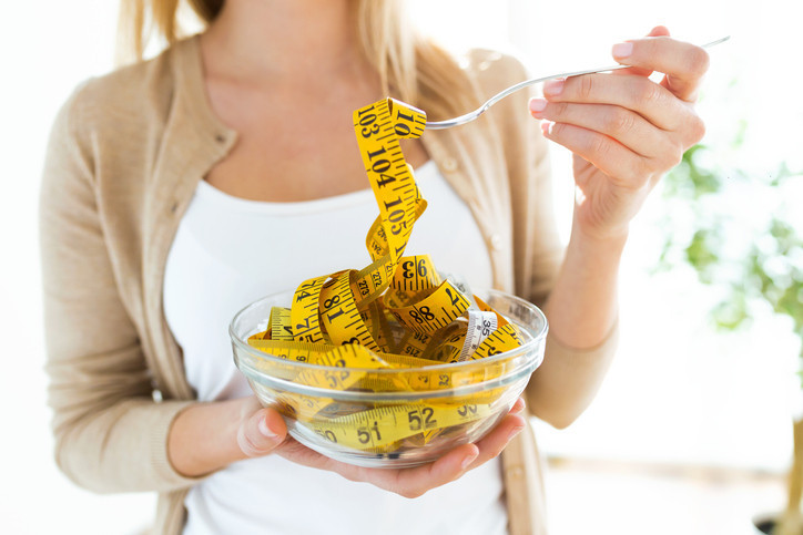 undefinedAdemás de restricciones insostenibles y recortes drásticos de calorías, algunas dietas también promueven la idea de