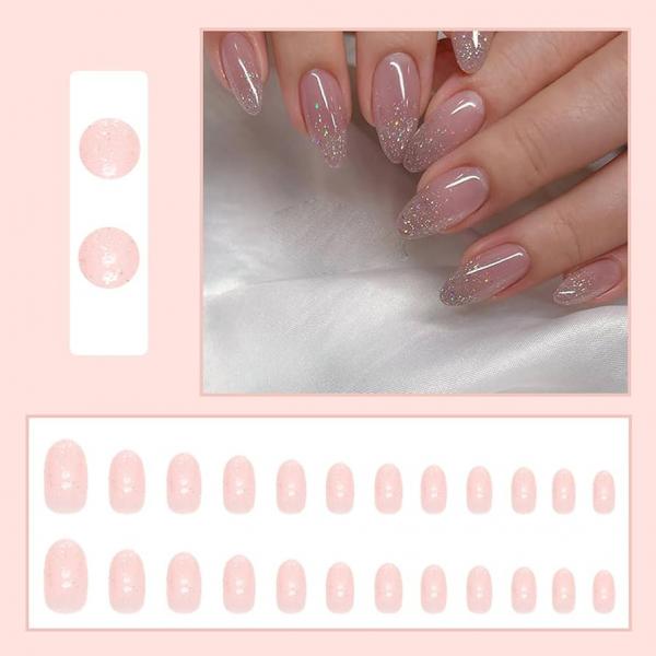 Tanto nude como con purpurina: 70 opciones de manicura para uñas ovaladas