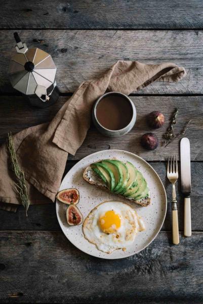 1. Huevos revueltos con salmón y verduras