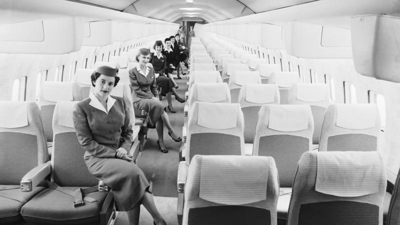 Qué piensan de su trabajo las mujeres que ejercen la profesión más apasionante: 4 historias de azafatas de vuelo