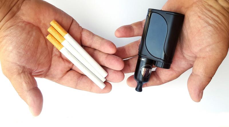 El vapeo, o uso de cigarrillos electrónicos, ha ganado adeptos como forma de evitar los efectos nocivos del humo del tabaco. Los defensores del vapeo sostienen que elimina las miles de toxinas y sustancias químicas producidas por la combustión del tabaco, lo que lo convierte en una opción potencialmente más segura. Además, el vapeo permite a los usuarios controlar su ingesta de nicotina, ya que algunos e-líquidos no contienen nicotina en absoluto. No obstante, cabe señalar que los ingredientes de los cigarrillos electrónicos no son totalmente inocuos. Aunque algunas sustancias químicas de los e-líquidos se consideran seguras para la ingestión, sus riesgos potenciales cuando se inhalan aún no están claros.