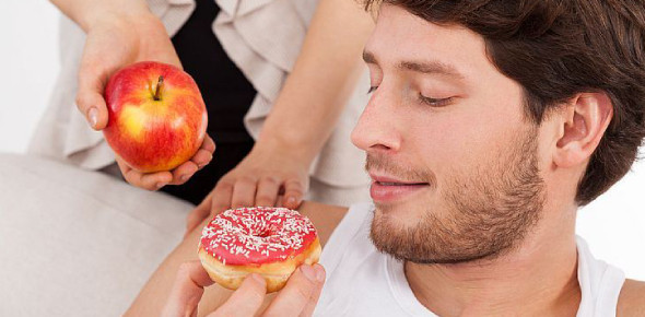 La forma en que desayunamos también puede revelar aspectos de nuestra personalidad. ¿Sabe saborear cada bocado, tomándose su tiempo para disfrutar de los sabores y texturas de la comida? Esto sugiere que eres una persona que aprecia el momento presente y encuentra placer en los placeres sencillos. Por el contrario, si desayuna deprisa, sin apenas tomarse tiempo para masticar y tragar, puede indicar que lleva un estilo de vida acelerado y que tiende a dar prioridad a la eficacia frente al placer.