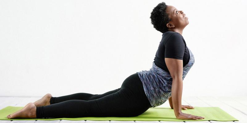 Cómo puede ayudar el yoga para el dolor de espalda