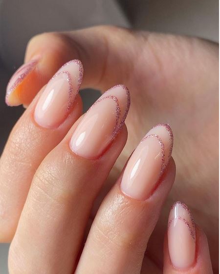 Minimalismo en los negocios: manicura para uñas redondas