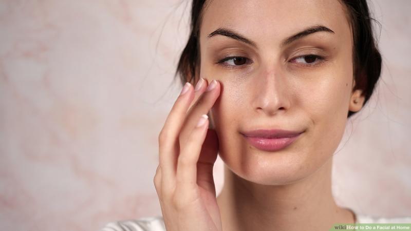 Cómo hacer una limpieza facial en casa: 4 formas sencillas y eficaces