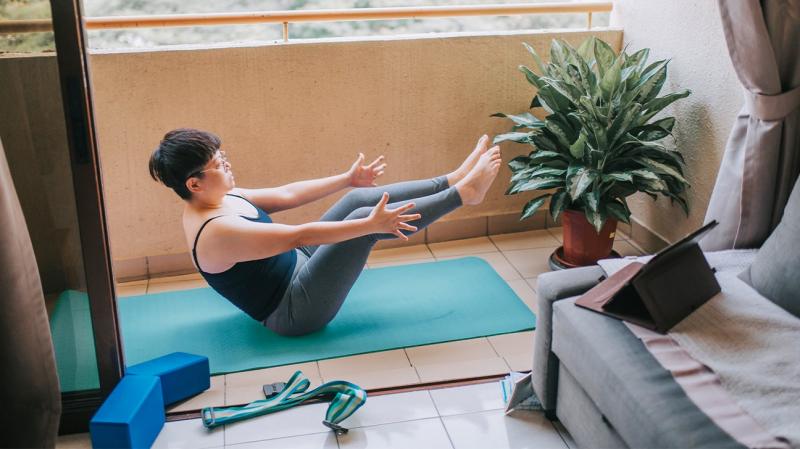 No necesitas mancuernas: 12 artículos caseros que puedes utilizar en tus entrenamientos