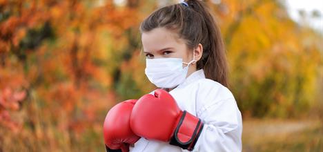 En lugar de una mascarilla: ¿Le protege el uso de guantes frente al coronavirus?