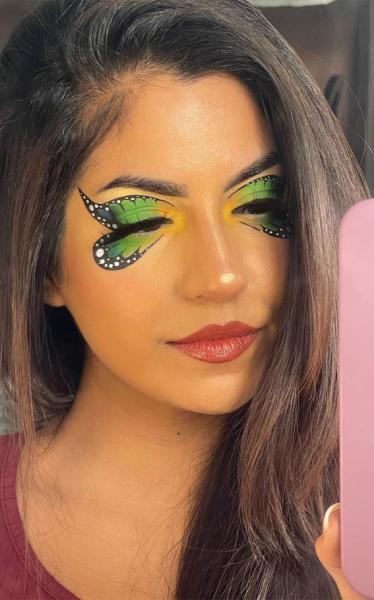 Lo que hace que esta tendencia sea tan cautivadora es su versatilidad. Ya se trate de un atrevido delineador de ojos con alas de mariposa, de un caprichoso vestido adornado con estampados de mariposas o de un elegante accesorio para el pelo con motivos de mariposas, hay infinitas formas de incorporar esta tendencia a tu estilo personal.