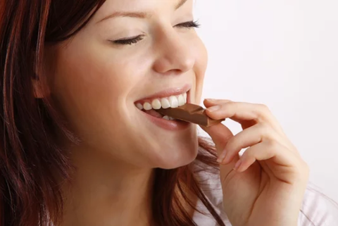 2. Cepíllate los dientes después de consumir alimentos azucarados
