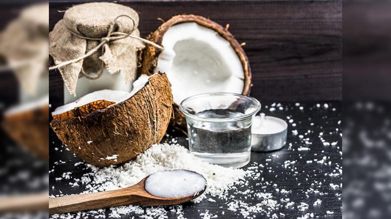 Aunque el aceite de coco puede contener ciertos antioxidantes y compuestos beneficiosos, su alto contenido en grasas saturadas compensa cualquier posible beneficio. Los nutricionistas recomiendan optar por otros aceites más saludables, como el de oliva o el de aguacate, que han demostrado tener un impacto positivo en la salud del corazón.