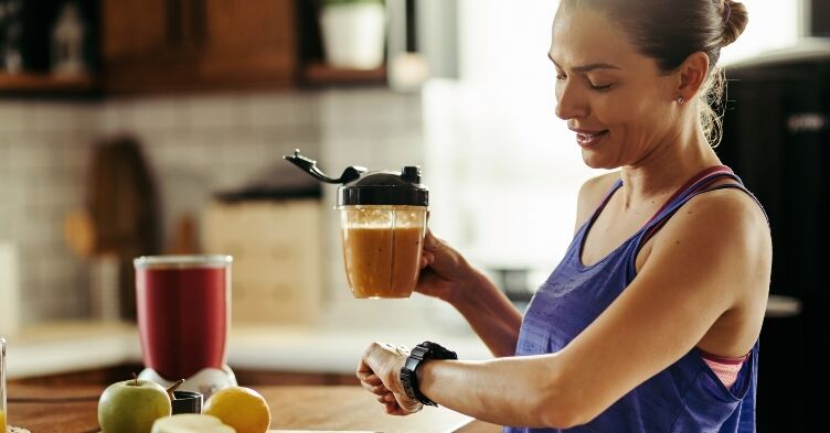 Aunque se necesitan más investigaciones para comprender plenamente los mecanismos que subyacen a esta correlación, estos hallazgos ofrecen esperanzas en la lucha contra la diabetes. Incorporar un desayuno temprano a nuestra rutina diaria puede ser una forma sencilla pero eficaz de reducir el riesgo de desarrollar esta enfermedad crónica.