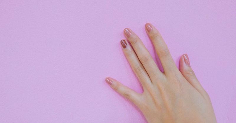 8 razones por las que el esmalte de gel no dura en las uñas