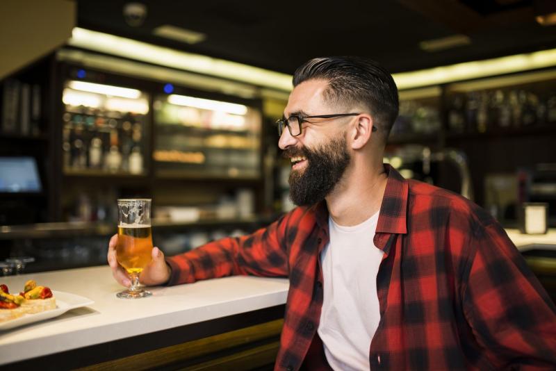 Qué hacer en un bar solo