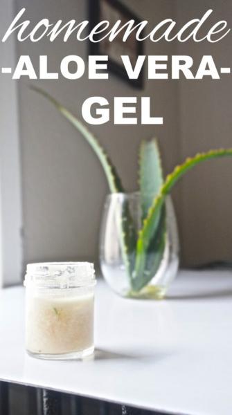 Por último, el aloe vera también puede utilizarse como bálsamo labial natural. Mezcla gel de aloe vera con una cucharada de aceite de coco y una cucharadita de cera de abejas. Calienta la mezcla hasta que la cera de abejas se derrita, luego viértela en un recipiente pequeño y deja que se enfríe y solidifique. Aplica este bálsamo labial casero sobre los labios secos y agrietados para hidratarlos y rejuvenecerlos al instante.