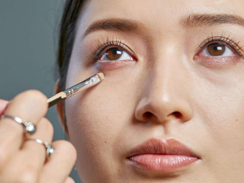 Cómo utilizar el corrector facial: preguntas de los maquilladores