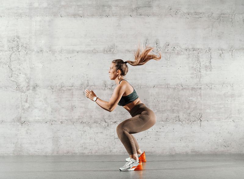 Las mujeres de todo el mundo se esfuerzan por tener una figura en forma y tonificada. Pasan horas en el gimnasio con la esperanza de alcanzar sus objetivos. Sin embargo, no todos los ejercicios son beneficiosos para el cuerpo femenino. De hecho, algunos ejercicios pueden ser más perjudiciales que beneficiosos, provocando lesiones, desequilibrios musculares e incluso un físico menos atractivo.