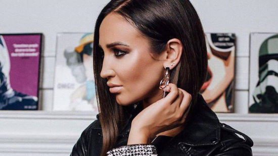 Maquillaje natural, para cualquier edad, como el de la cantante Alsou