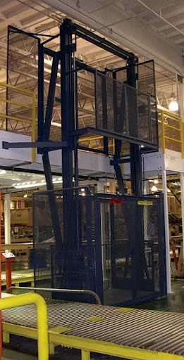 La principal ventaja de un elevador de mesonita es su capacidad para aumentar enormemente la productividad y la eficacia en las operaciones industriales. Al permitir el movimiento vertical de materiales pesados, elimina la necesidad de levantar y transportar manualmente, reduciendo el riesgo de lesiones y el esfuerzo de los trabajadores. Los elevadores de mesonita están diseñados para manipular cargas que superan las capacidades de los ascensores tradicionales, lo que los convierte en una herramienta esencial en industrias como la fabricación, el almacenamiento y la logística.