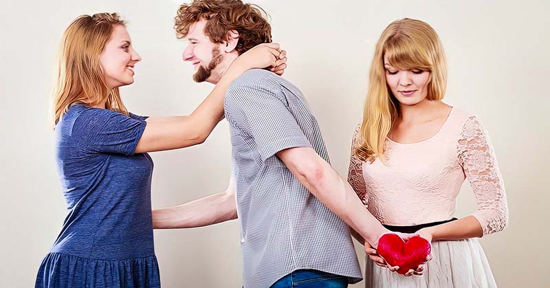 7 señales seguras de que tu hombre no ha olvidado a su ex novia