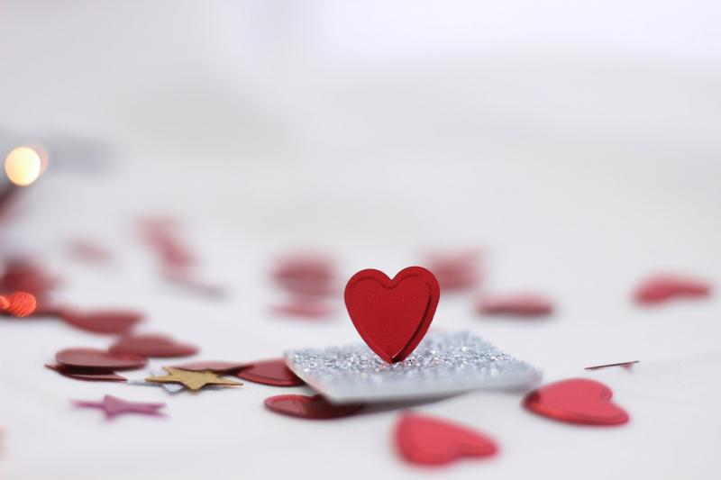 Sola en San Valentín: ¿cómo celebrar la fiesta?