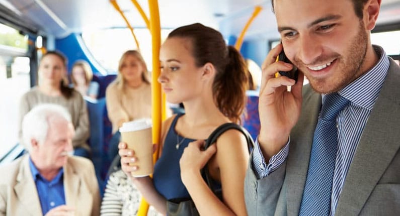 7 consejos de expertos sobre cómo conocer a un hombre en el transporte público