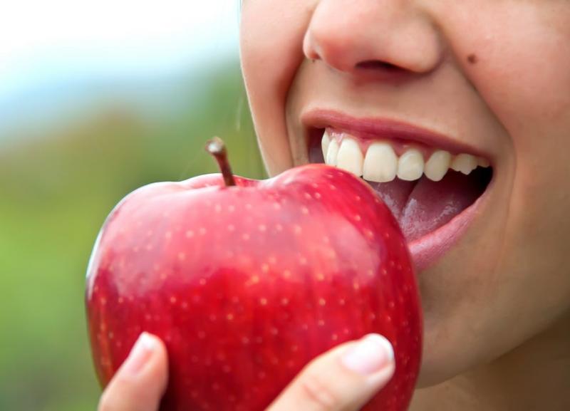 El dentista recomienda: Los 3 principales grupos de alimentos para tener unos dientes sanos