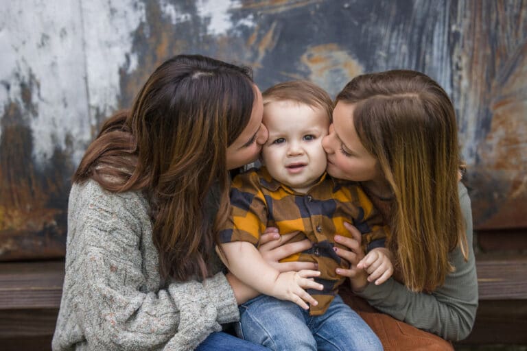 Mayores y pequeños: cómo educar a niños con una gran diferencia de edad (y no volverse loco)