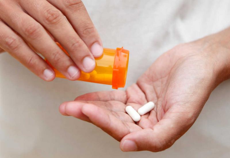 Cuando una pastilla no ayuda: errores al tomar medicamentos que reducen su eficacia