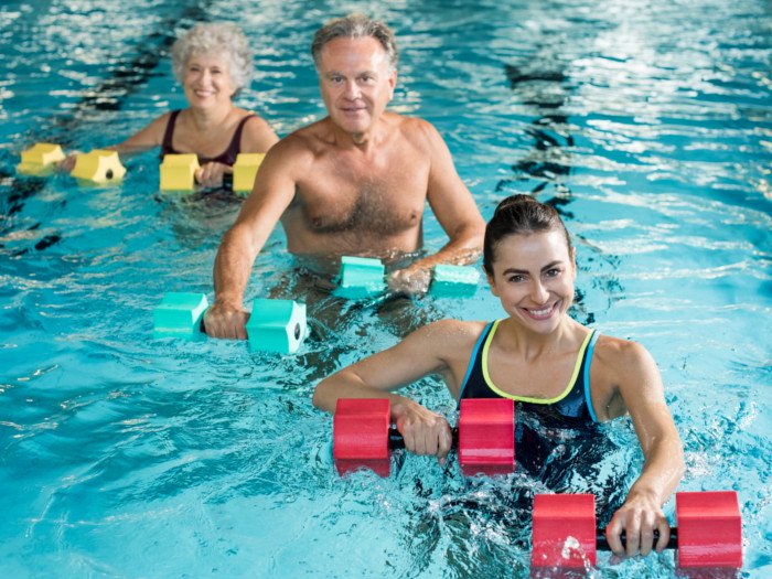 El agua y la silueta: los mejores ejercicios en la piscina