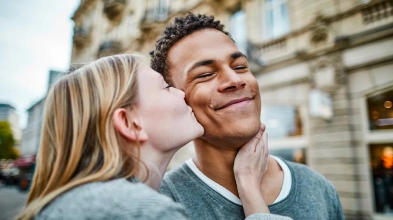 Mariposas en el estómago o algo más serio: cuál es la diferencia entre el amor y el enamoramiento