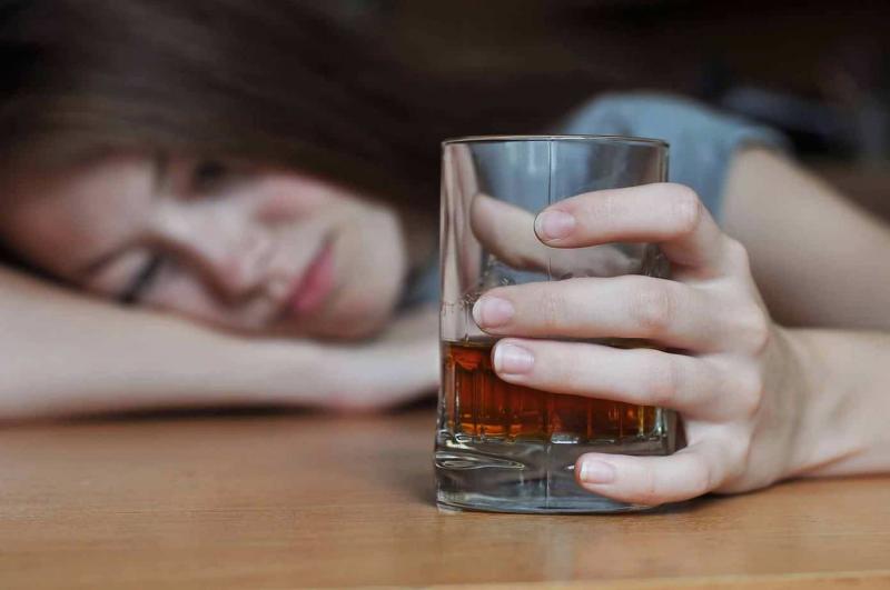 9 ideas erróneas sobre la adicción al alcohol que mucha gente sigue creyendo hoy en día