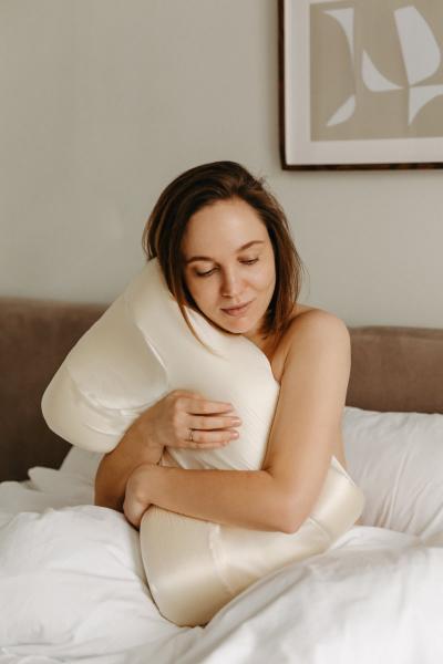 La belleza del sueño: ¿puede una almohada mejorar el cutis y eliminar las arrugas?