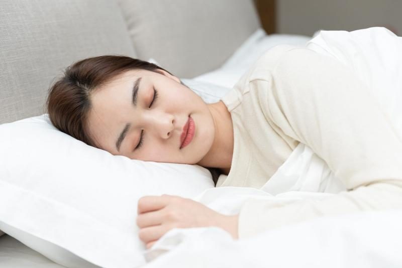 side-sleeping-which-side-is-best-and-how-to-do-it-4345090