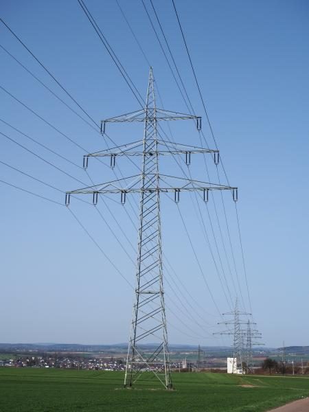 three-level-pylon-four-circuits-5852301