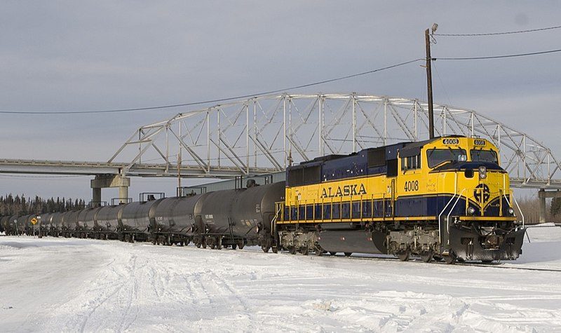 alaska-railroad-in-nenana-alaska-pulling-oil-cars-through-town