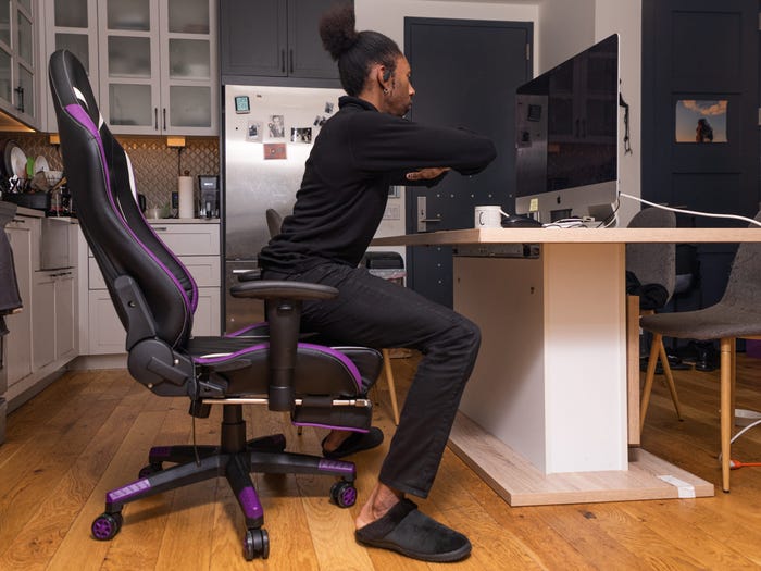 Aquecimento no escritório: 5 exercícios para quem fica muito tempo sentado no computador