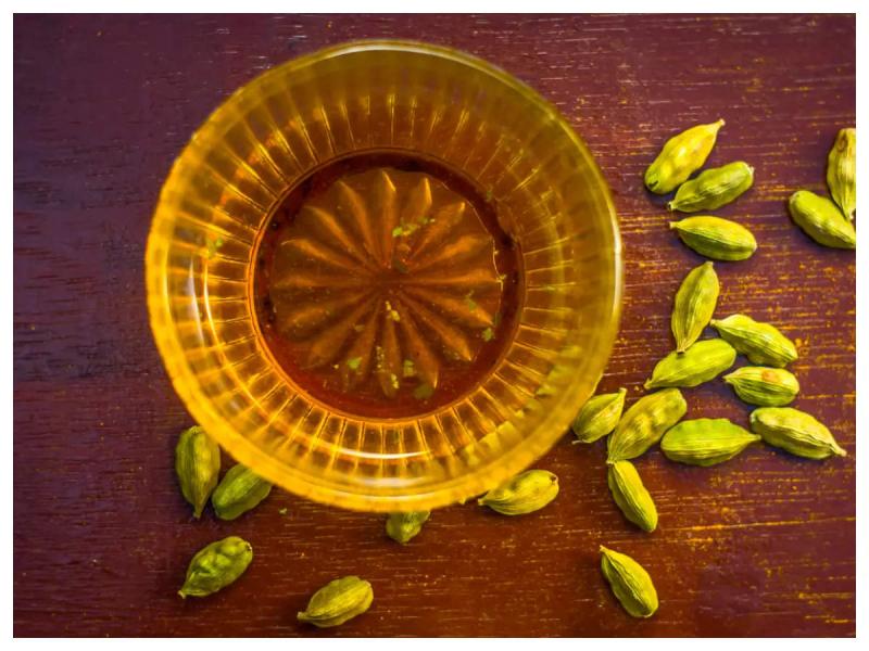 Estudos de pesquisa indicaram que o cardamomo contém compostos que podem aumentar o metabolismo e promover a queima de gordura. Descobriu-se que esses compostos, como o alfa-pineno e o eucaliptol, têm propriedades termogênicas, o que significa que podem aumentar a capacidade de queima de calorias do corpo.