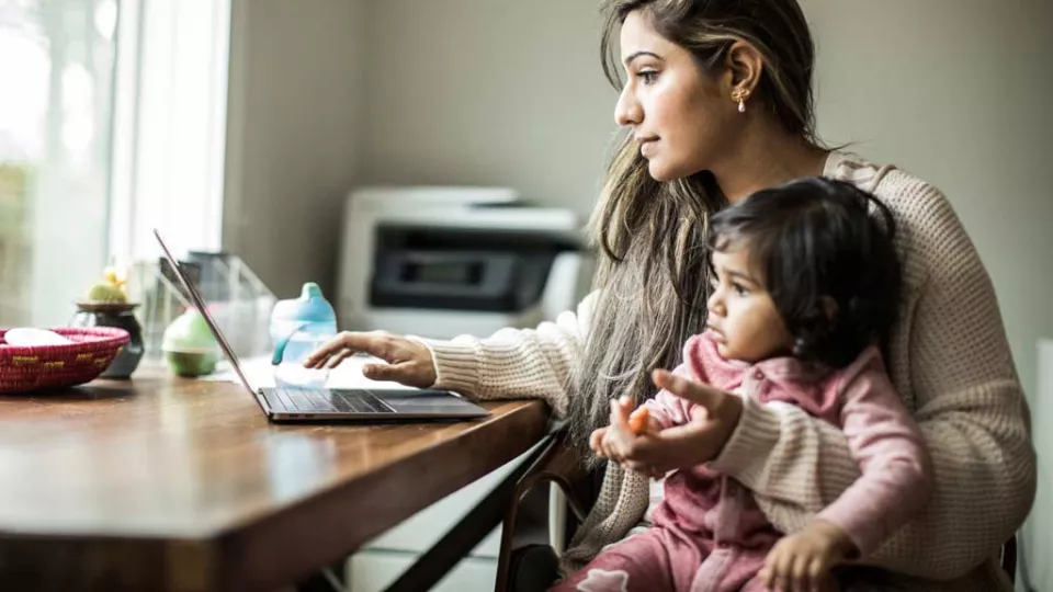 Por que você não deve admirar as mães do Insta: desmascarando três grandes mitos