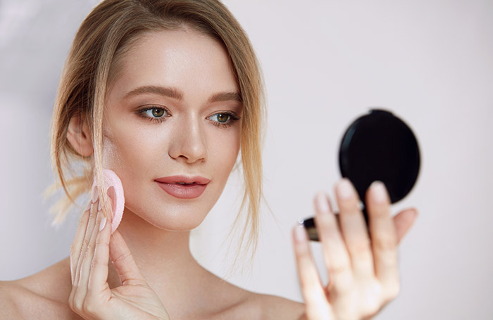5 truques de maquiagem que são típicos apenas para mulheres ricas