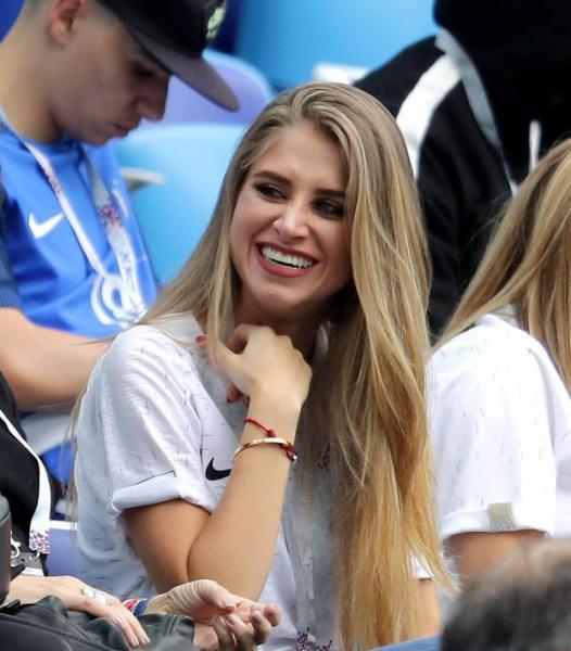 Bem-vindo ao nosso teste que o ajudará a determinar se você tem o que é preciso para ser a esposa de um jogador de futebol! Estar em um relacionamento com um atleta profissional pode ser empolgante, mas também traz seu próprio conjunto de desafios. Você está pronta para descobrir se tem o que é preciso para lidar com o estilo de vida glamouroso e às vezes exigente de ser esposa de um jogador de futebol?