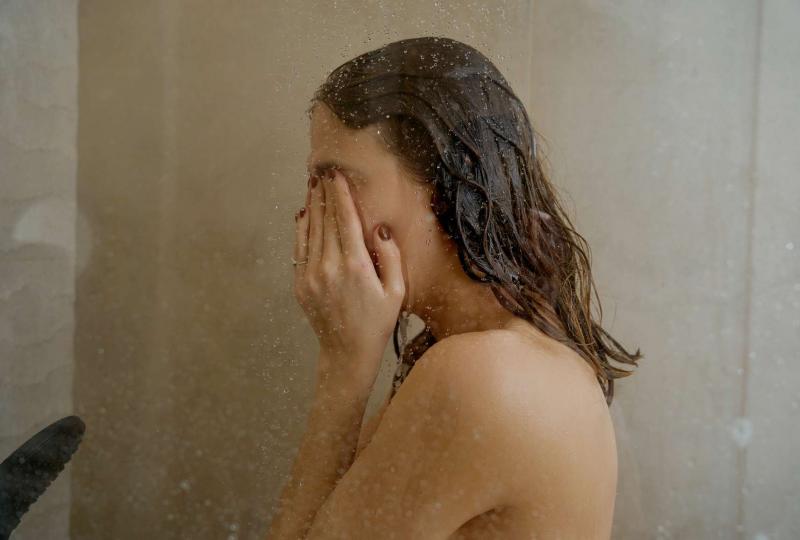 11 razões para tomar uma ducha fria todos os dias (e como começar)