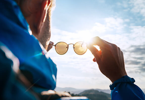 Os 6 principais riscos para os olhos no verão