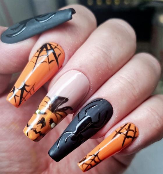 Assustadoramente bonito: 10 ideias ousadas de manicure de Halloween que você pode fazer em casa