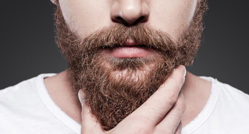 Nos últimos anos, o debate sobre homens barbudos e homens com barba lisa ganhou muita atenção. Não se pode negar a crescente popularidade da barba, pois ela se tornou um símbolo de masculinidade e estilo. Entretanto, ainda há muitos que preferem a aparência de barba feita, acreditando que ela seja mais atraente e profissional. Assim, a escolha entre homens barbudos e de barba lisa tornou-se uma declaração pessoal.