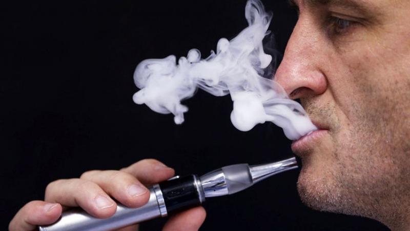 Sem fumaça e fogo: quais são os danos à saúde causados pelos cigarros eletrônicos (vape)?