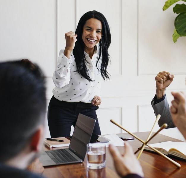 Eu sou a chefe por aqui! Como uma chefe mulher pode parar de mandar em casa